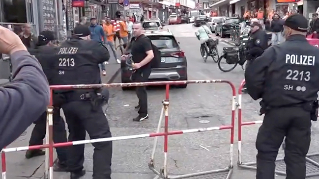 Pánico en la Eurocopa: Policía abatió a hombre que amenazó a hinchas con un hacha