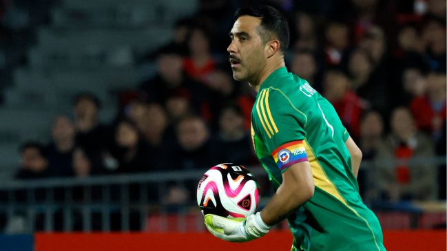 Claudio Bravo hizo valer su jerarquía y se perfila como titular ante Perú por Copa América