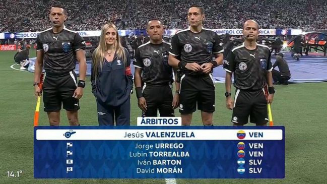 ¿Qué hacía la periodista Morena Beltrán entre los árbitros antes del Argentina vs Canadá en Copa América?
