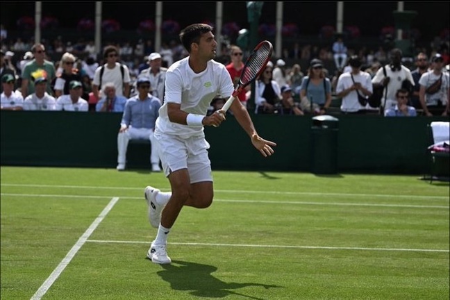 Tomás Barrios tuvo un buen inicio en Wimbledon y pasa las penas de su caída en el ranking