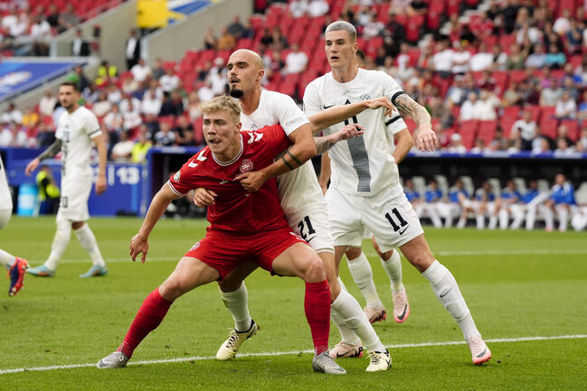 ¿Por qué Dinamarca fue segunda en su grupo de la Eurocopa si empató en todo con Eslovenia?