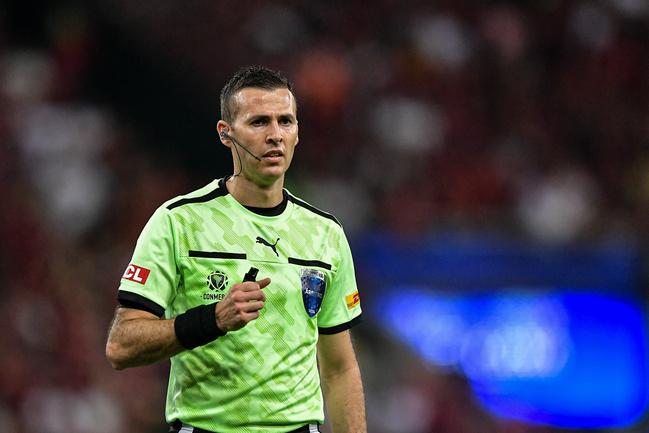 Árbitro que perjudicó a Chile impartirá “justicia” en el Argentina vs Ecuador