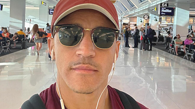 Alexis Sánchez visitó parque temático de Disney a la espera de definir su futuro