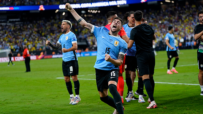 El BOTELLAZO que ayudó al Uruguay de Bielsa eliminar a Brasil