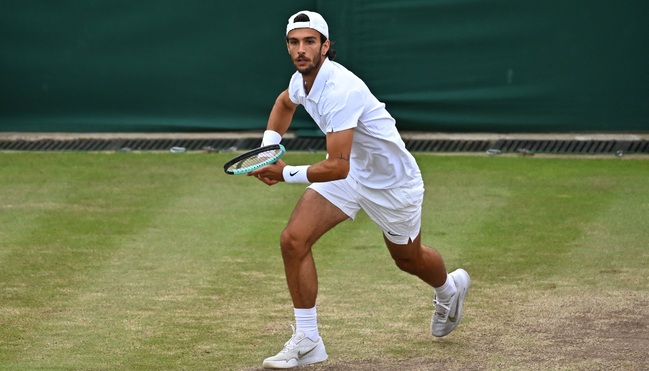 Taylor Fritz vs Lorenzo Musetti: Una batalla dura en Wimbledon, hasta que a uno de ellos se le acabó la energía