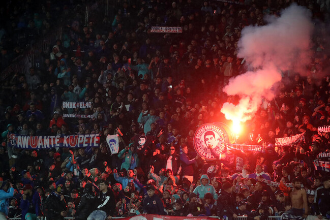 Barra Los de Abajo hace dura advertencia a Azul Azul por el precio de las entradas