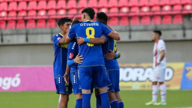Barnechea le pasó por encima Santa Cruz y encendió por completo la Primera B en Chile