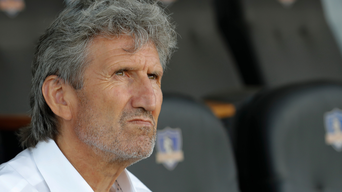 Daniel Morón juega al misterio con posible llegada de Mauricio Isla a Colo Colo