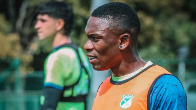 Protegido de Gustavo Quinteros en Colo Colo lleva más de una semana “perdido” en Colombia