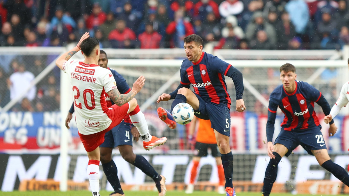 Williams Alarcón se despachó tremendo golazo de tiro libre en el clásico Huracán vs San Lorenzo