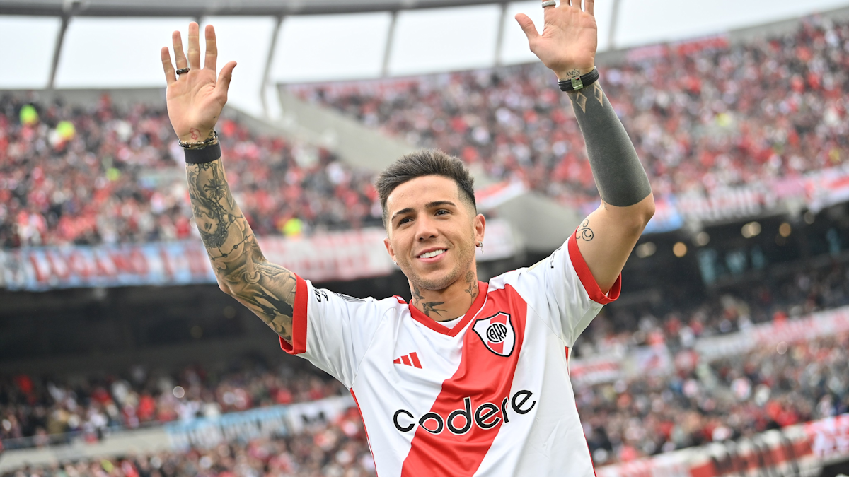 Enzo Fernández dejó atrás su última polémica y fue homenajeado por River Plate