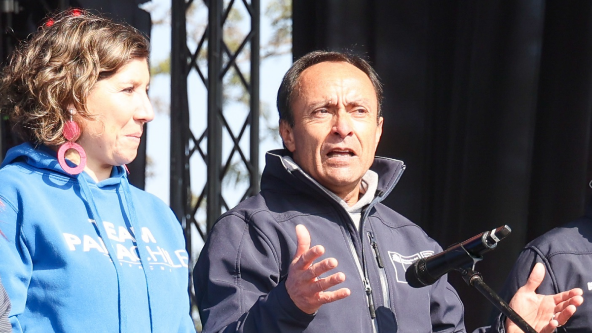 Ministro Jaime Pizarro viajó a París y tendrá dos especiales tareas