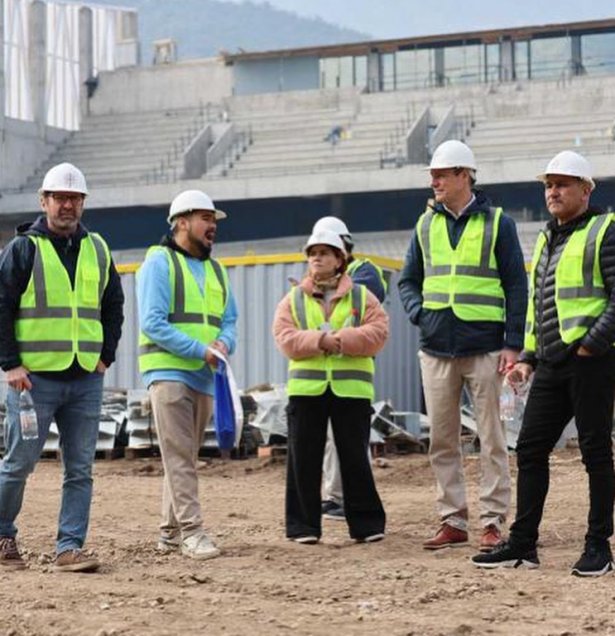 “Beto” Acosta quedó encantado con su visita a las obras del nuevo estadio de Universidad Católica