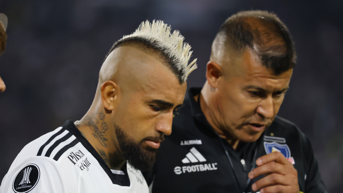 Jorge Almirón confirma que la baja de Arturo Vidal será “un poquito más prolongada”