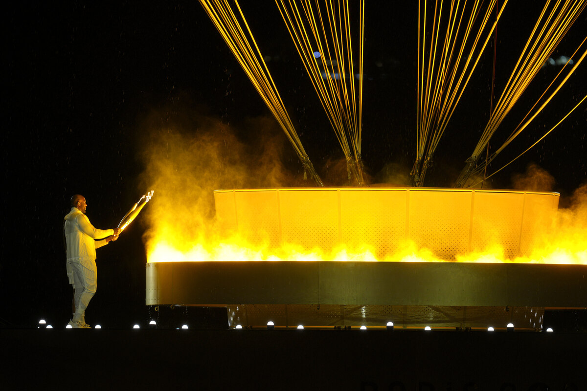 “La Ciudad de la Luz” se iluminó aún más con el encendido de la llama olímpica en París 2024