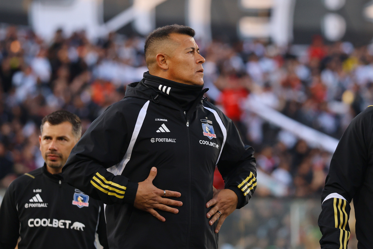 Jorge Almirón valoró la victoria de Colo Colo con nueve bajas