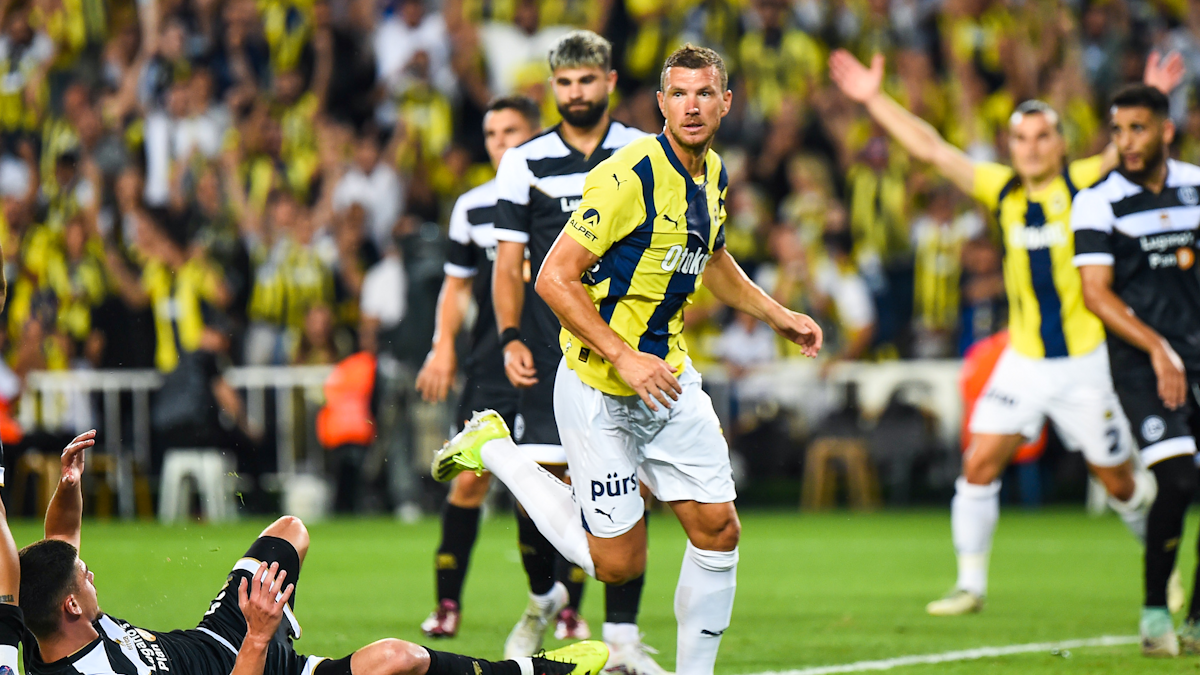 El Fenerbahce de José Mourinho se acerca a la fase de grupos de la Champions League