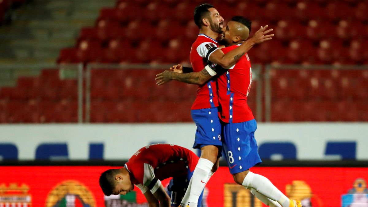 Arturo Vidal apura su recuperación para llegar al Superclásico y estar en el debut de Isla