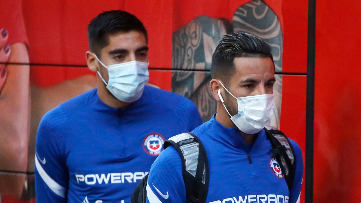 El día que Mauricio Isla ocupó los guantes del arquero de la U para lucirse