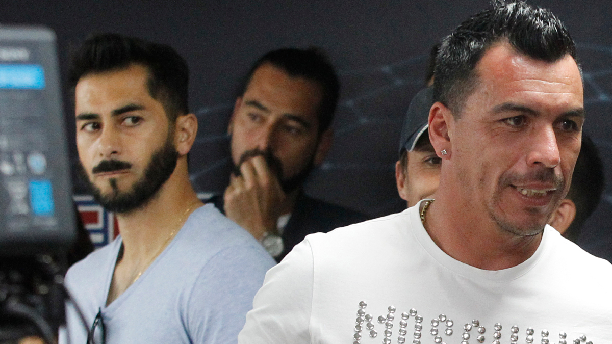 Esteban Paredes y Johnny Herrera cuestionan presencia de jugador en el plantel de la U