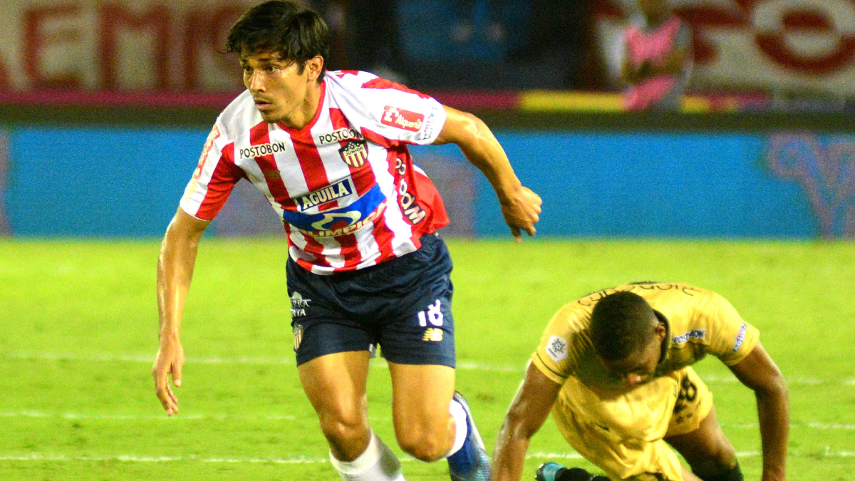 ¿Qué jugadores vistieron las camisetas de Colo Colo y Junior?