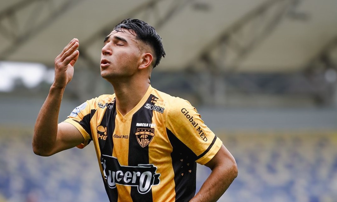 Fernández Vial sufre una durísima sanción que le hace peligrar la categoría