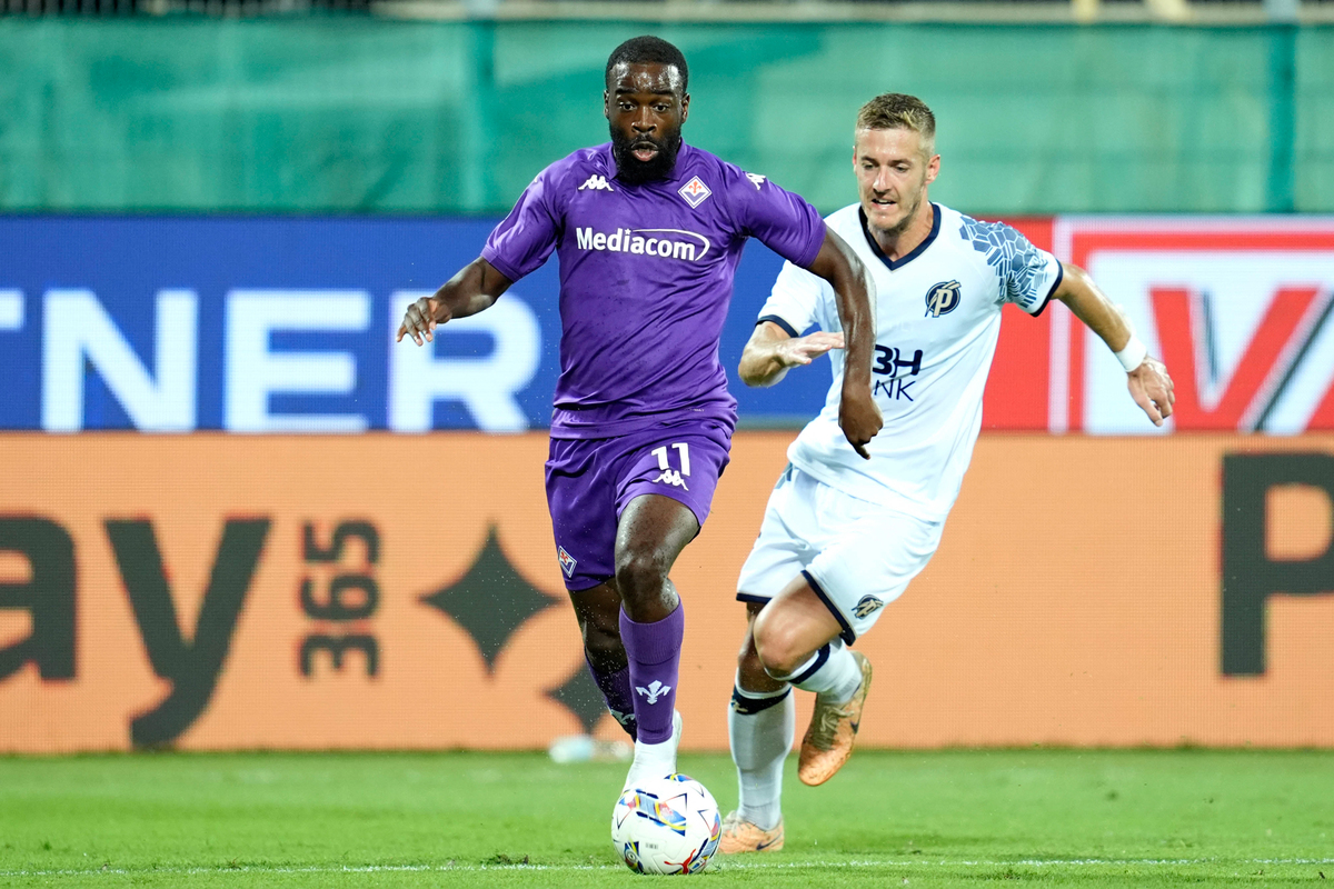 Guerra de goles en la Conference League en un partidazo entre la Fiorentina vs Puskas Academy