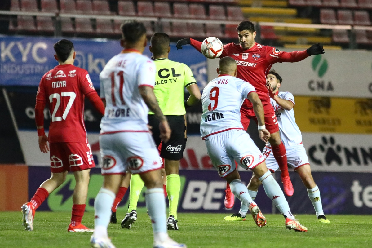 Ñublense se encontró con un muro y Unión Española con los tubos