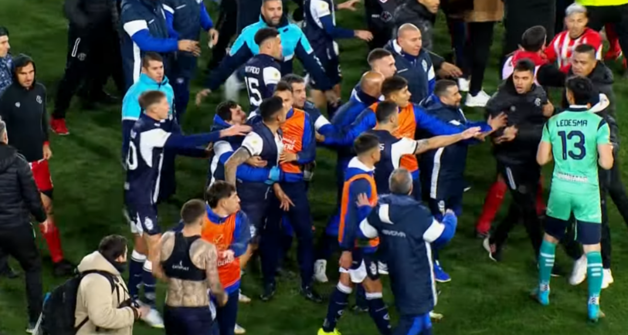 ¡Así fue la batalla campal en la Copa Argentina!