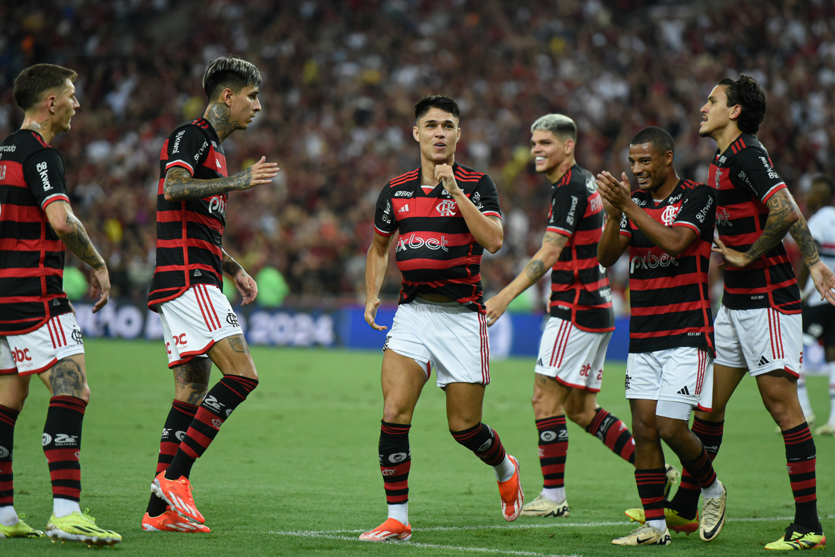 Erick Pulgar y el Flamengo clasificaron con susto a los cuartos de final de la Libertadores