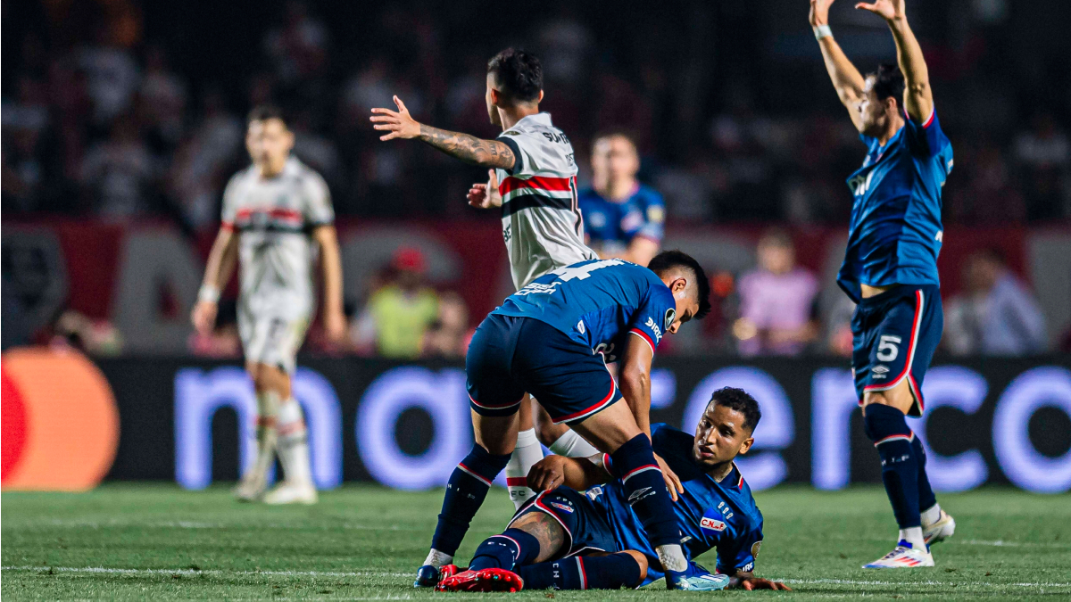 Nacional de Uruguay actualizó el estado de salud de jugador que se desplomó en Brasil