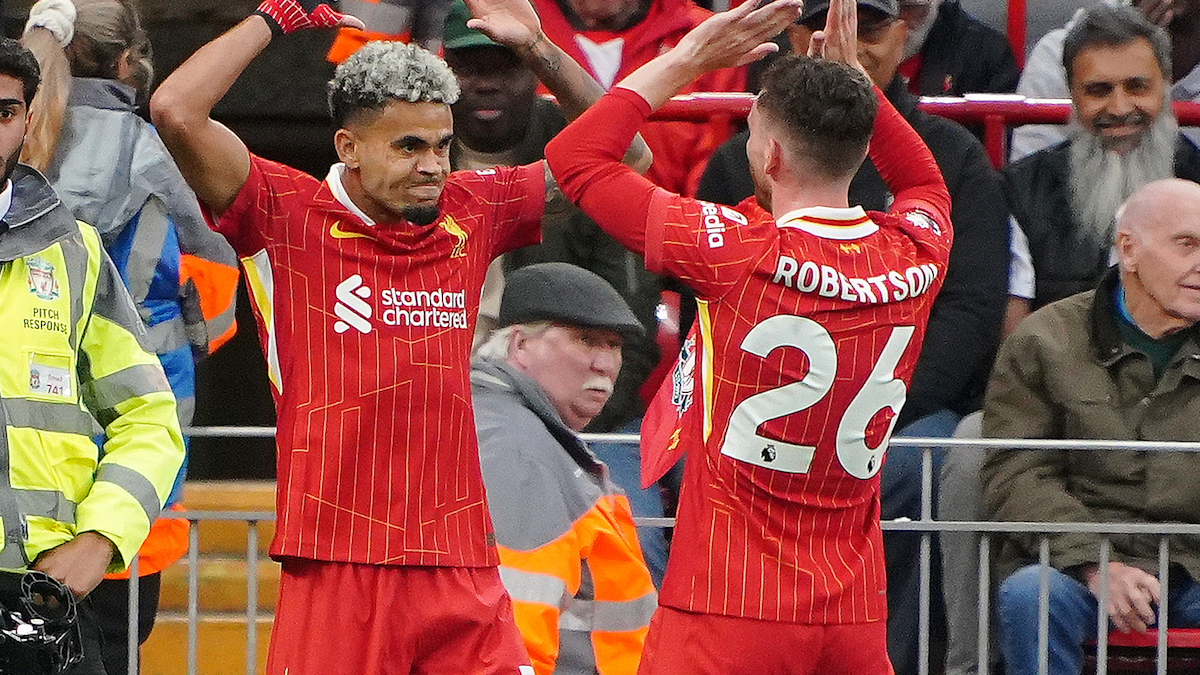 Luis Díaz y Mohamed Salah comandaron a Liverpool a otro triunfo en el arranque de la Premier League