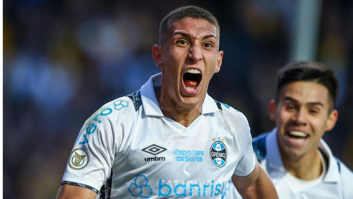 Gremio sigue ganando en el Brasileirao con Alexander Aravena como protagonista