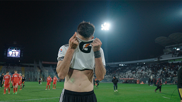 ¿Lo notaste? El ingenioso detalle que apareció en las camisetas de Colo Colo y la U