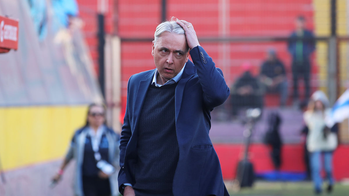 Toman nota en la UC: Aseguran que Tiago Nunes es sondeado por selección de Sudamérica