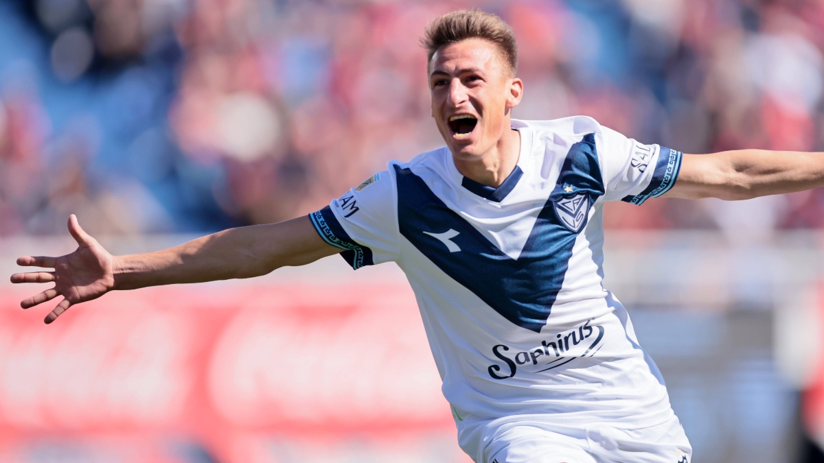 El Vélez de Gustavo Quinteros sigue “volando” y es líder con distancia en Argentina
