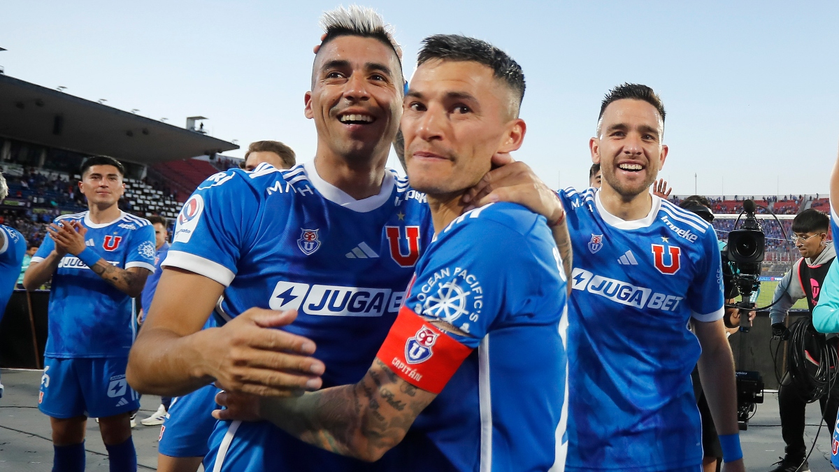 ¿Se prueba la corona de campeón? Ex entrenador de la U celebró con todo el triunfo ante Palestino