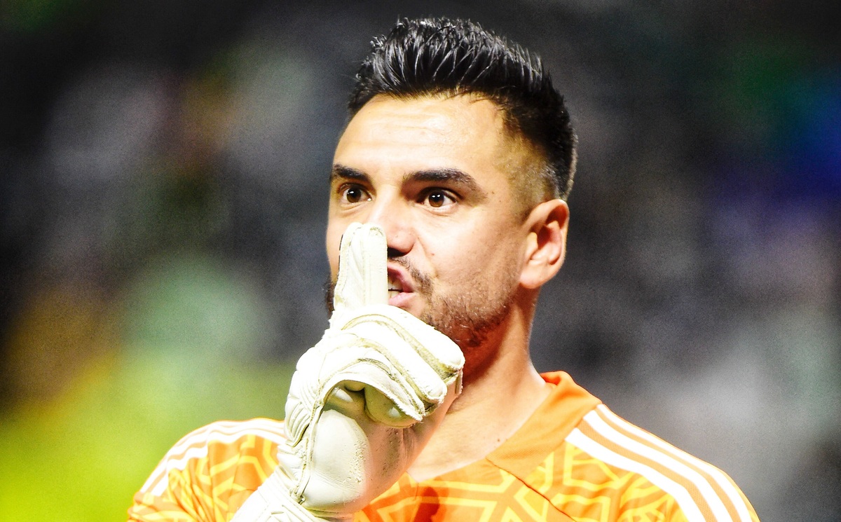 Arquero de Boca fue requerido por la policía tras encarar a un hincha que lo insultó por la derrota con River