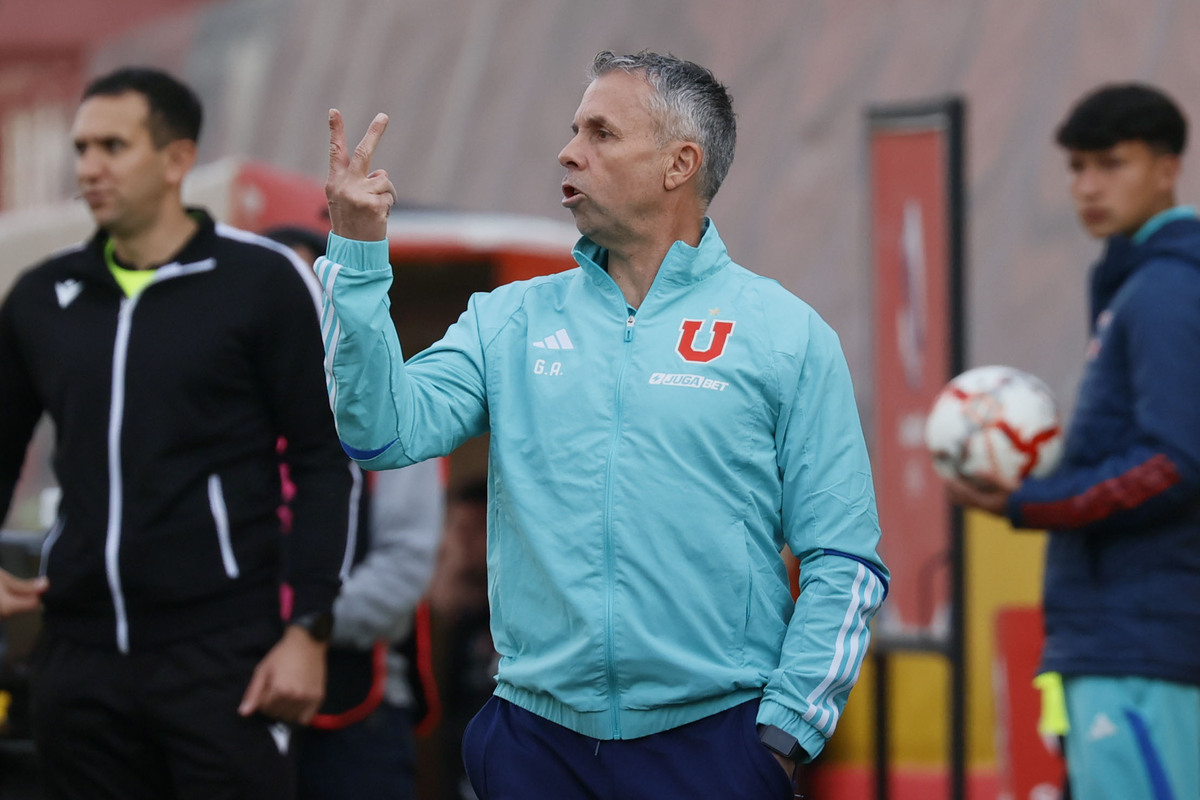 Gustavo Álvarez ya piensa en la U del 2025 y algunos jugadores no están en sus planes