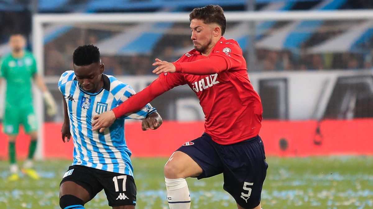 Felipe Loyola se niega a hablar como argentino y “chileniza” a compañeros