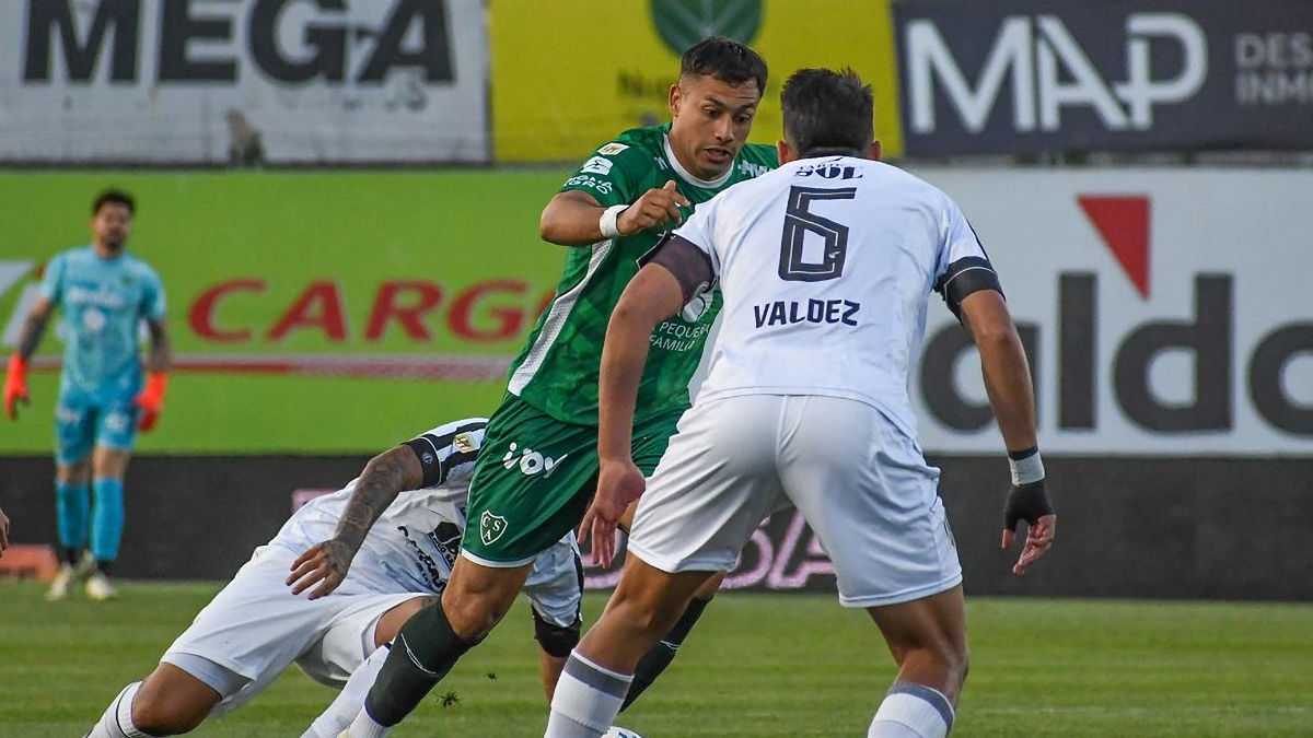 Iván Morales sigue sin poder anotar un gol con Sarmiento en el fútbol argentino