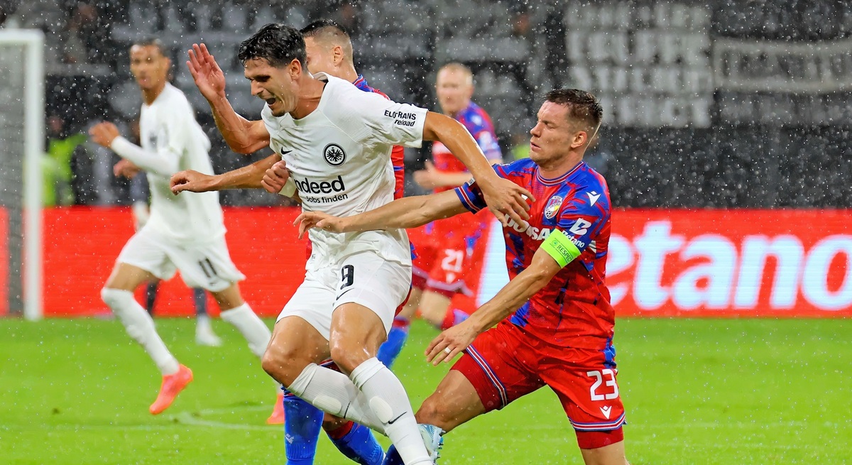 El Eintracht y el Viktoria Plzen vivieron una lluvia de goles en un partido con emoción hasta el final