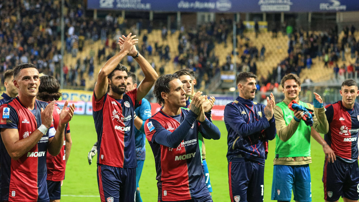 Cagliari consiguió su primera victoria en Serie A en un partidazo ante Parma