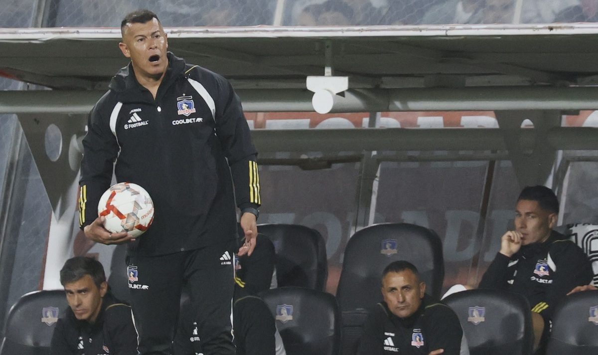 Ayudante explicó por qué fue expulsado Jorge Almirón y lo atribuyó a un exabrupto de unos segundos