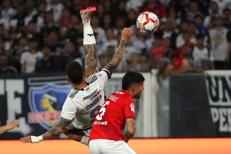 Colo Colo se llenó de festejos con el gol de Javier Correa
