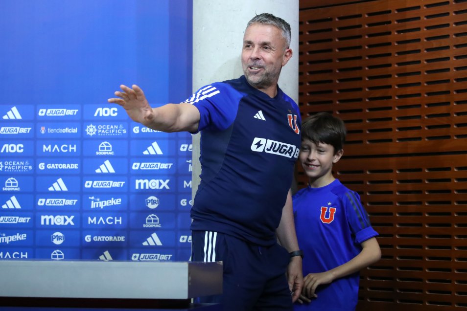 Gustavo Álvarez estuvo con su pequeño hijo en rueda de prensa y compartieron tierno momento