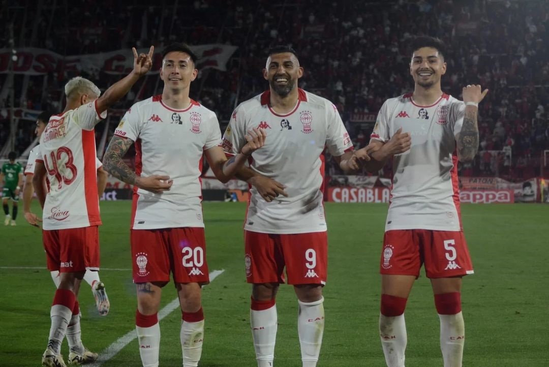 Huracán le ganó a Sarmiento en duelo de chilenos en el fútbol argentino