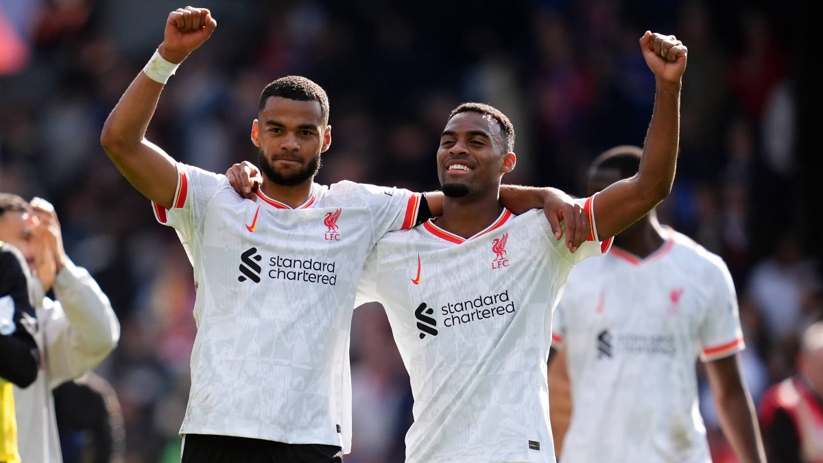 Liverpool sostuvo el liderato en la Pemier League en el partido más difícil en la Era Arne Slot