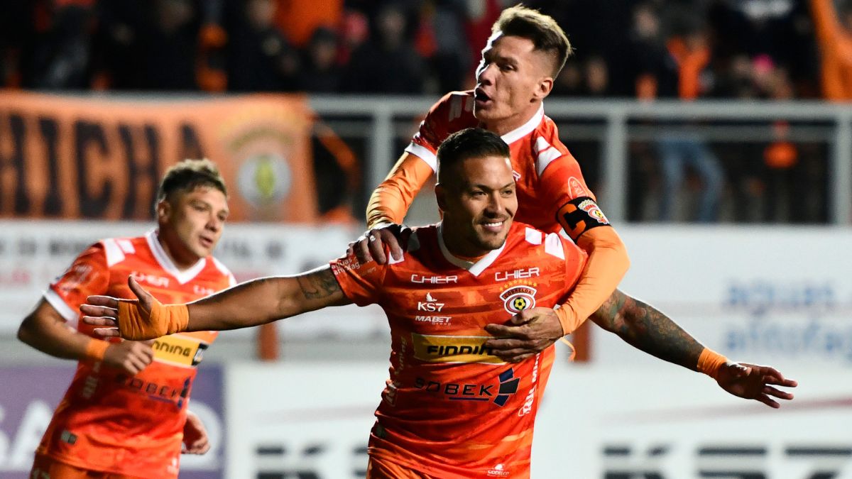 Cobreloa goleó a Copiapó en un “clásico de necesitados” en el Campeonato Nacional
