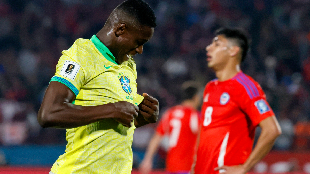 Chile perdió sobre la hora ante Brasil y sigue cuesta abajo en las Clasificatorias